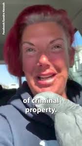 Sandra Hannah's Instagram, Twitter & Facebook