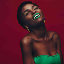 Yo debería ser flaca, un libro que reflexiona sobre los estándares de  belleza e invita a sentirnos bien con lo que somos