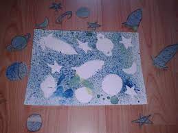 Picteaza un copac, doar trunchiul si ramurile, cu vopsea de culoare maro. Pictura Copii Èi Mame