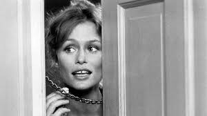 70s It Girl Lauren Hutton, 81, Makes a Dazzling Fashion Week Appearance  With An Accessory From Her Most Famous Role