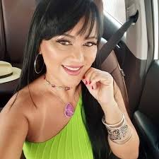 🚨FAMOSOS: Kanye West e sua esposa Bianca Censori foram flagrados fazendo  compras.