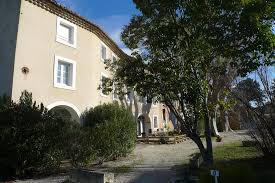 Appart Residence La Fontaine Decore Avec Gout Piscine Commune Saint Paul Trois Chateaux France Booking Com