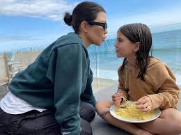 Kourtney kardashian biography, news, photos, footage, quotes | kourtney kardashian (18.04.1979) is a reality star best known for appearing on 'keeping up with the kardashians'. Kourtney Kardashian Starportrat News Bilder Gala De