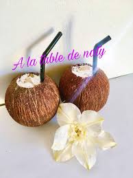 Trompe L œil Noix De Coco Alatabledenaty Over Blog Com Noix De Coco Recette Mignardise Gateau En Forme De Bouteille