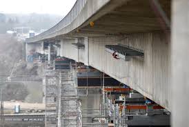 Der begriff verkehrsstau bezeichnet einen stark stockenden oder zum stillstand gekommenen verkehrsfluss auf einer straße. Schaden Nach Bohrarbeiten Lage Verscharft Sich Auf Der Salzbachtalbrucke