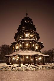 Wir machen ihren besonderen anlass mit einer kutschfahrt zum unvergesslichen erlebnis! Chinesischer Turm Im Englischen Garten In Munchen Foto Bild Architektur Architektur Bei Nacht Munchen Bilder Auf Fotocommunity