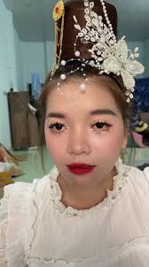 Các dâu xinh lên lịch thui nào