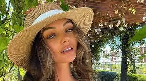 Kendall Rae Knight in Bathing Suit is "Stunning" — Celebwell