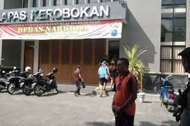 Kosnya bergantung kpd cara tukang bekerja…tp biasenya org tk order sekaligus bahan binaan … Usai Keributan Warga Binaan Lapas Kerobokan Sampaikan Empat Tuntutan