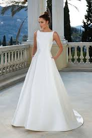 We did not find results for: Trouwjurken Foto S En Voorbeelden Trouwjurken Brautkleid Schlicht Brautkleid Mit Taschen Kleider Hochzeit