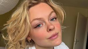 Britt Dekker en verloofde Max Apotowski gingen los op de werkvloer: "Toen  kon het!"