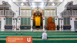 Nah sahabat, itulah surat al isra ayat 32 untuk anda baca sehari hari atau untuk anda hafalkan, semoga bermanfaat. Kandungan Surat Al Isra Ayat 32 Alquran Beserta Tulisan Arab Dan Latinnya Kumparan Com