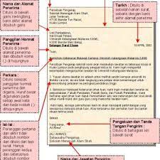 Diletakkan di sebelah kanan surat iaitu sebaris dengan baris akhir alamat penerima. Cara Tulis Surat Rasmi Mohon Bantuan Encikshino Com