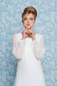 Freches Brautkleid Im 60er Jahre Stil Mit Unserer Ornella Wirst Du Einen Unvergesslich Frohlichen Hochzeitsta Brautkleid Kurz Braut Hochzeit Kleid Standesamt