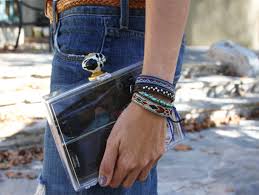 Janna nick,sheila rusly,raja ilya,amar asyraf,erwin dawson,dayana rozamengisahkan nur yang kehilangan ibu bapanya akibat dibunuh oleh perompak. Diy Transparent Clutch Honestly Wtf