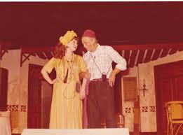 ريا شادية وزوجها حسب الله عبد المنعم مدبولى فى مشهد من مسرحية ريا وسكينة تأليف بهجت قمر وإخراج حسين كمال egyptian actress actresses egyptian