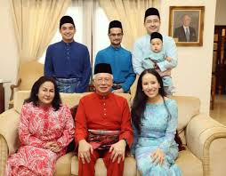 Writing on instagram, their daughter nooryana najwa najib criticised the government for going after her family. Bapa Ditahan Nooryana Najwa Norashman Ikat Jamin Datuk Seri Najib Rm1juta Nona