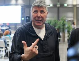 Ha iniziato a fare il dj a 13 anni, per hobby, nel negozio di elettrodomestici del padre a lungomare caboto a gaeta (lt), città dalla quale proviene. Wrvn9atqxrjxlm