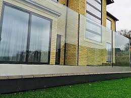 Standard base shoe is made from aluminum but can also be clad in stainless steel. Frameless Base Channel Glass Balustrade System Glazed Infinity Balcony Railings Ebay