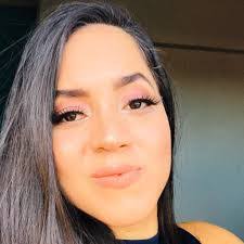 Debora Campos's Instagram, Twitter & Facebook