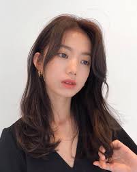 The Left Side Yes In 2020 Hair Styles Korean Long Hair Aesthetic Hair