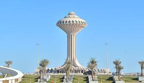 برج الخبر كما بدا أمس تصوير عبدالله السيهاتي
