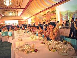 What Is The Menu For A Kerala Traditional Wedding In Most Kerala Weddings One Of The Popular Attractions I Wedding Food Indian Wedding Food Christian Wedding