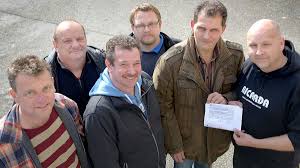 Hagener Hausmeister sammeln auf Facebook für Kinder