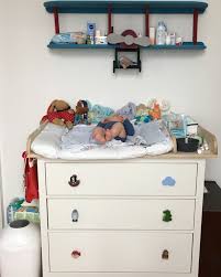 Hemnes Kommode Mit Wickelaufsatz Und Individuellen Mobelknopfen Kinderzimmer Kinder Zimmer Hemnes Wickelkommode