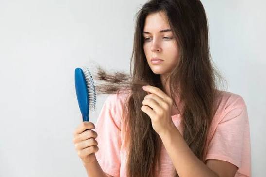 MaisConhecer - Por que o estresse pode causar queda de cabelo?