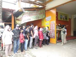 Untuk kamar atas khusus kamar aku dan suamiku dan satu kamar atas untuk kamar tamu. Asal Luar Majalengka Pengunjung Ud Putra Dipulangkan Radarcirebon Com