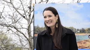 De multe ori ne întrebăm care este venitul unui europarlamentar, de unde vin banii lui și pe ce anume îi cheltuie. Revista 22