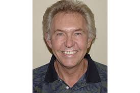 Industry Standards Writing Community Mourns Pioneer