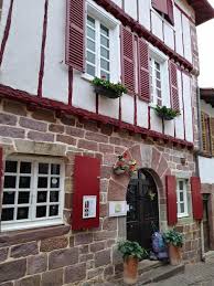 Hôtel itzalpea is located in the heart of the village of st jean pied de port, in the basque country. Beilari Albergue St Jean Pied De Port Home Facebook