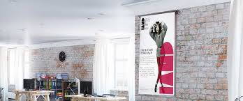 Roll Up A Parete E Un Espositore Monofacciale Elettrico Girevole A Parete O A Soffitto Stampato Su Banner Semi Rigido Pet Da 420 Gr Parete Espositori Banner