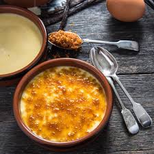 Creme Brulee So Gelingt Sie Mit Und Ohne Brenner Rezept In 2020 Rezepte Lebensmittel Essen Kochen