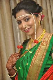 To make your search easier, we have divided this blog into 3 sections, i.e. 23 Marathi Wedding Hairstyle Video Great Ideas