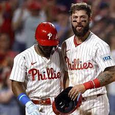 phillies lose 2-1 game