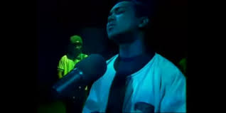 Lagu mengintai dari tirai kamar dinyanyikan oleh kumpulan exists dinginnya angin malam ini menyapa tubuhku namun tidak dapat mendinginkan hatiku yang kau. Lirik Lagu Dan Chord Kunci Gitar Lagu Exist Mengintai Dari Tirai Kamar Lagu Malasyia Mp3 Terpopuler Tutorial Bang Opik