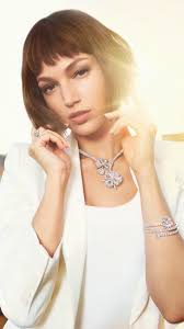 A pixie haircut is a simple way to make your looks sharper and brighter. Celebrity Ursula Corbero 720x1280 Wallpaper Id 856416 Mobile Abyss