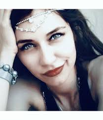 Ada yang nama mereka masih hijau dalam dunia hiburan tanah air malaysia namun bakat mereka sangat menerujakan penggiat hiburan tanah air malaysia. Edtv Bintang Turki Esra Isguzar Watak Yildiz Destiny Ties