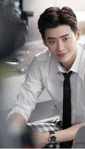 He debuted in 2005 as a runway model, becoming the youngest male model ever to participate in seoul fashion week. ì´ì¢…ì„ Lee Jong Suk One Beautiful Face W Two Worlds Aktor Aktor Korea Selebritas