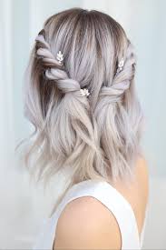 Estilo Medio Arriba Abajo In 2020 Short Wedding Hair Prom Hairstyles For Short Hair Short Hair Updo