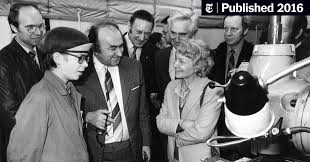 1989'da komünist rejimin çöküşünün ardından honecker , yeniden birleşmiş almanya hükümetinin suçlamasından kaçınmak. Static01 Nyt Com Images 2016 05 07 World 07hone