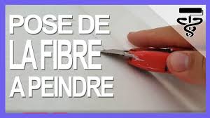 Il suffit de tirer dessus un coups de raclette repetitif et le mur est de nouveau presque lisse. Poser Du Papier Peint A Peindre Youtube