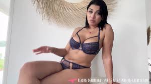 Vends-Ta-Culotte - Разочарование и унижение от потрясающей французской  домины в сексуальном нижнем белье