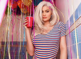 We're looking back through the social media star's fascinating feed in honor of her 20th birthday. Kylie Jenner Hat Einen Eigenen Instagram Filter Starzip