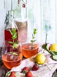 Strawberry Limes Erdbeer Limes Der Schnell Selbstgemachte Likor Schokoladen Rezepte Kekse Backen Rezept Rezepte