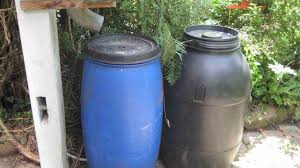 Bei uns erfahren sie, wie sie einen bachlauf planen, anlegen & vieles mehr. Rettungsleinen Fur Durstige Gartenbewohner An Wasserstellen