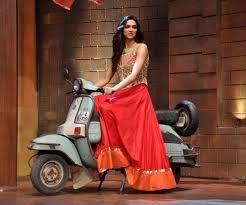 #deepika padukone #deepika padukone wallpapers #smile #smiling #deepika padukonee #2018 #cute #indian actress #beautiful actresses #actress #gorgeous #bollywood #hollywood #pictures. Chennai Express Deepika Padukone Bollywood Action Comedy Romance Wallpapers Hd Desktop And Mobile Backgrounds